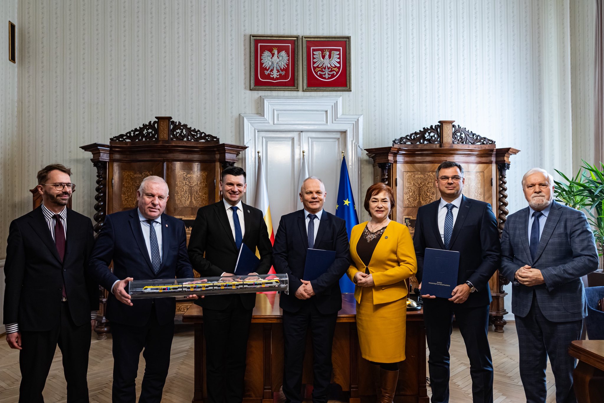 Nowe pociągi dla Małopolski. 383 mln zł na nowoczesny i dostępny transport kolejowy