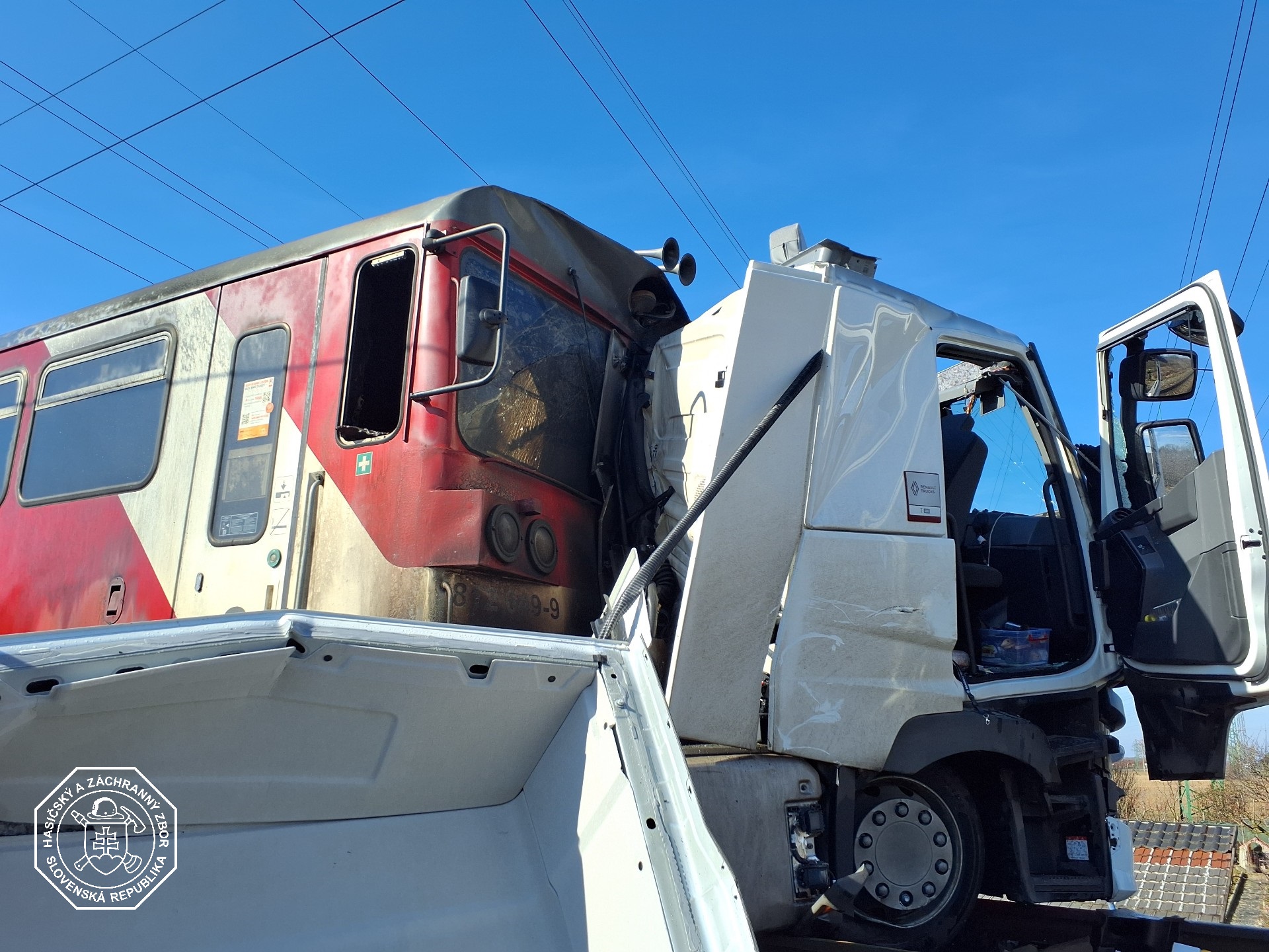 Zderzenie pociągu z ciężarówką w Nové Zámky – jedna ofiara, sześciu rannych