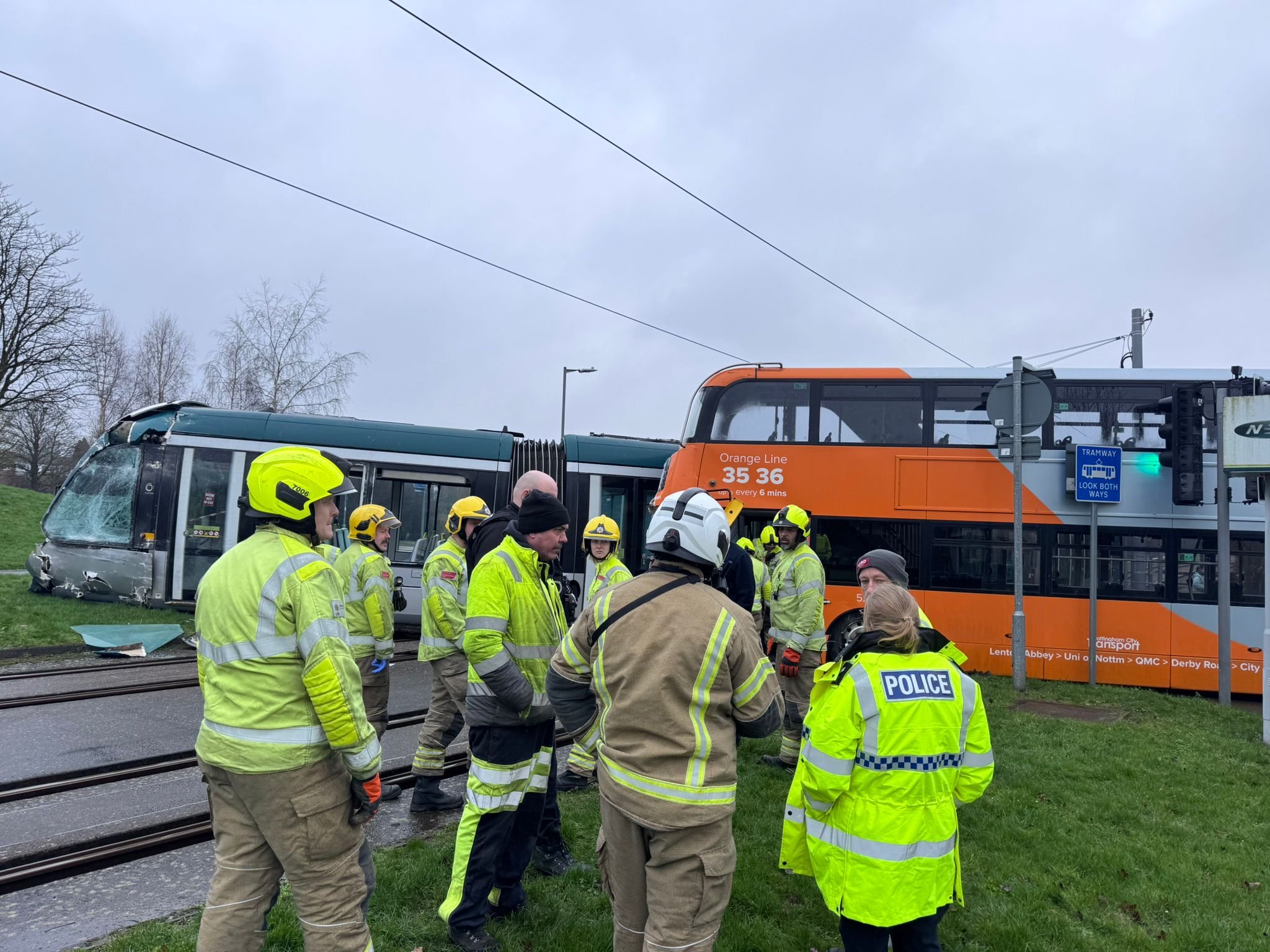 Zderzenie tramwaju z autobusem w Chilwell