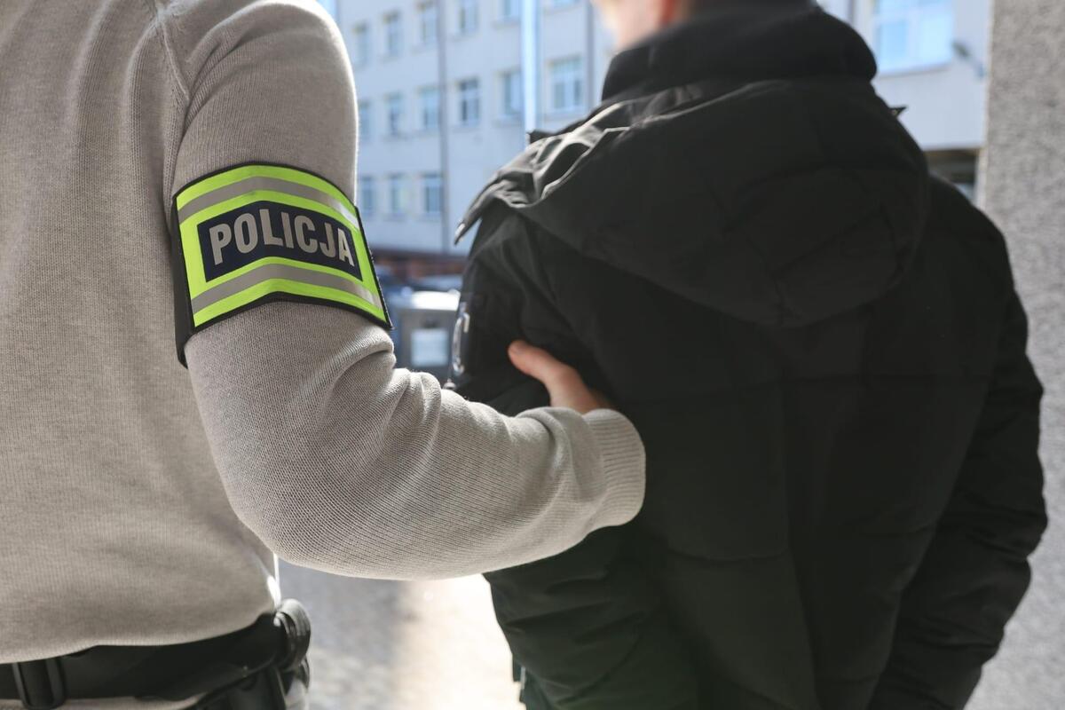 Niebezpieczna „ciekawość” na torach. Dwaj 17-latkowie zatrzymani w Białymstoku