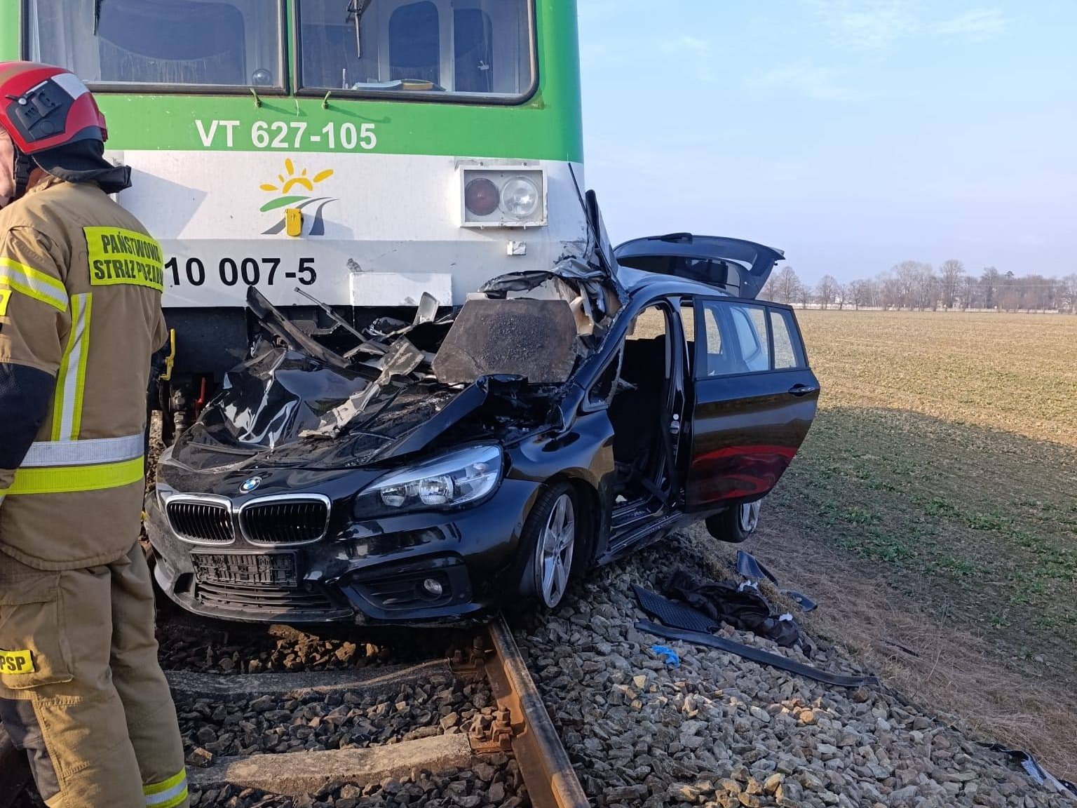 Tragedia pod Płockiem. Nie żyje pasażerka BMW [ZDJĘCIA]