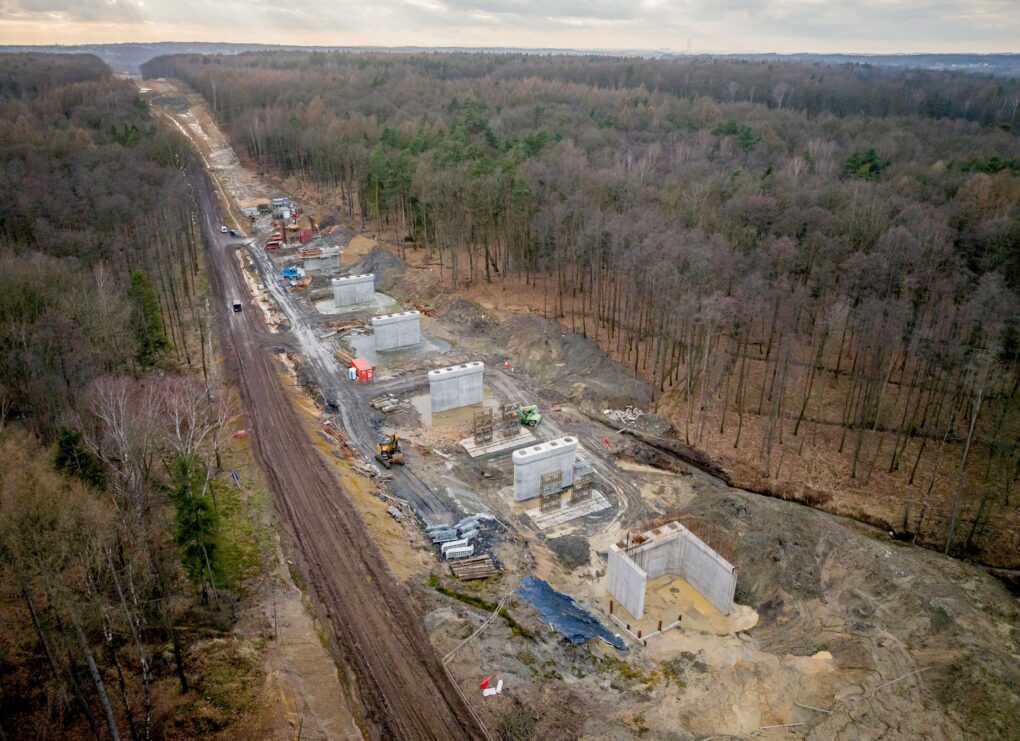 Budowa mostu kolejowego na odcinku Pruszna - Zebrzydowice (fot. Łukasz Hachuła | PKP PLK)