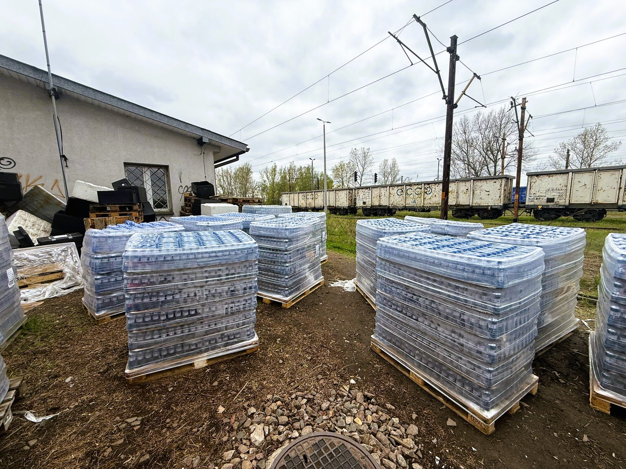 Sanepid w magazynie RegioJet w Krakowie. Tysiące produktów do utylizacji