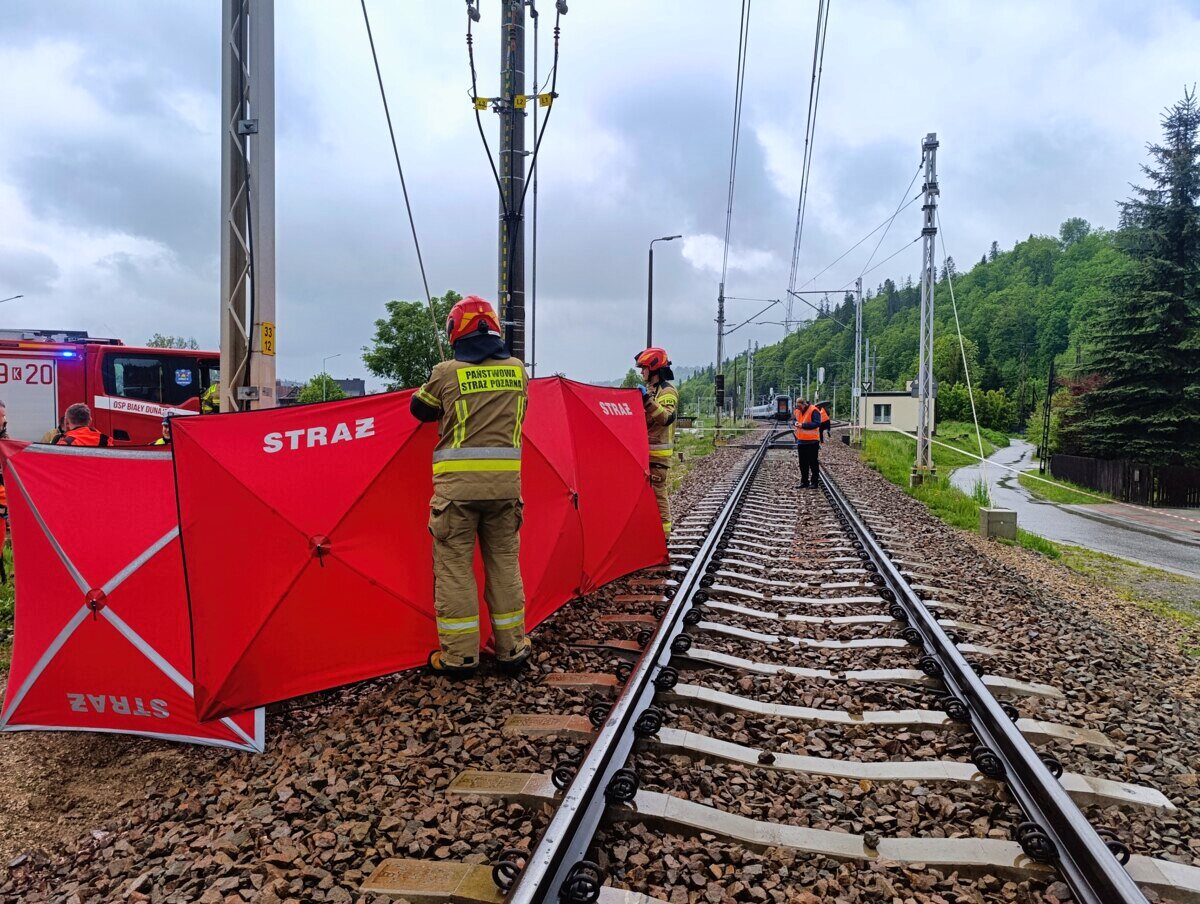 Tragedia na torach w Pławnej. Pociąg śmiertelnie potrącił mężczyznę