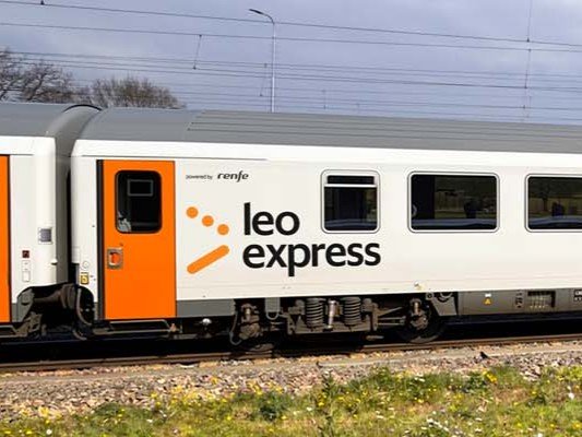 Leo Express chce jeździć z Pragi do Monachium używanymi wagonami z Niemiec