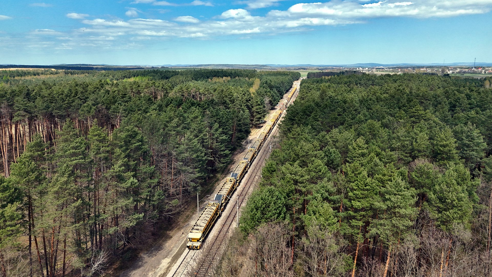 Szybciej do Buska-Zdroju, powrót pociągów do Staszowa i Połańca. realizowane są prace