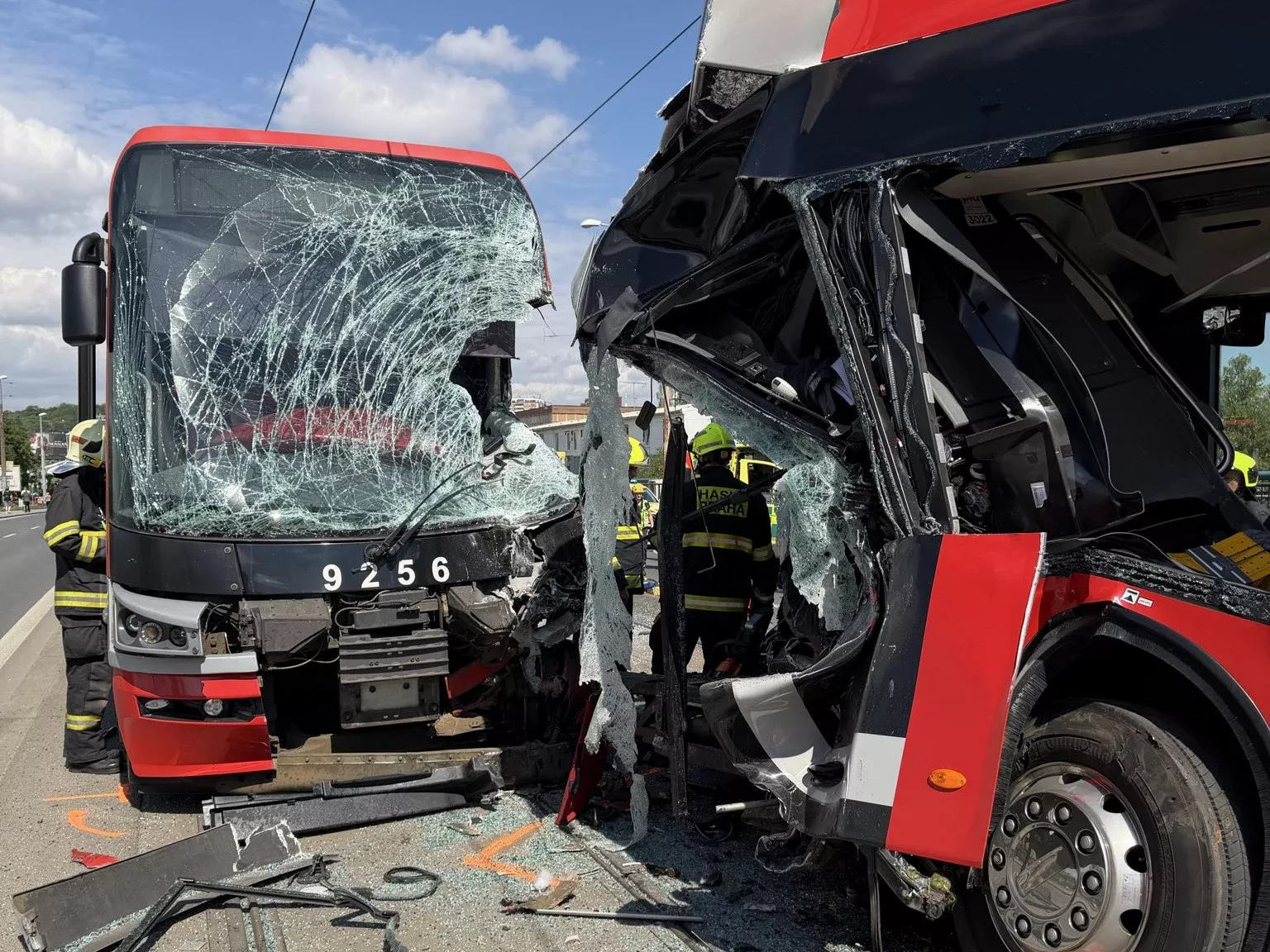 W Pradze zderzył się tramwaj z elektrobusem. Na miejscu jest 18 rannych