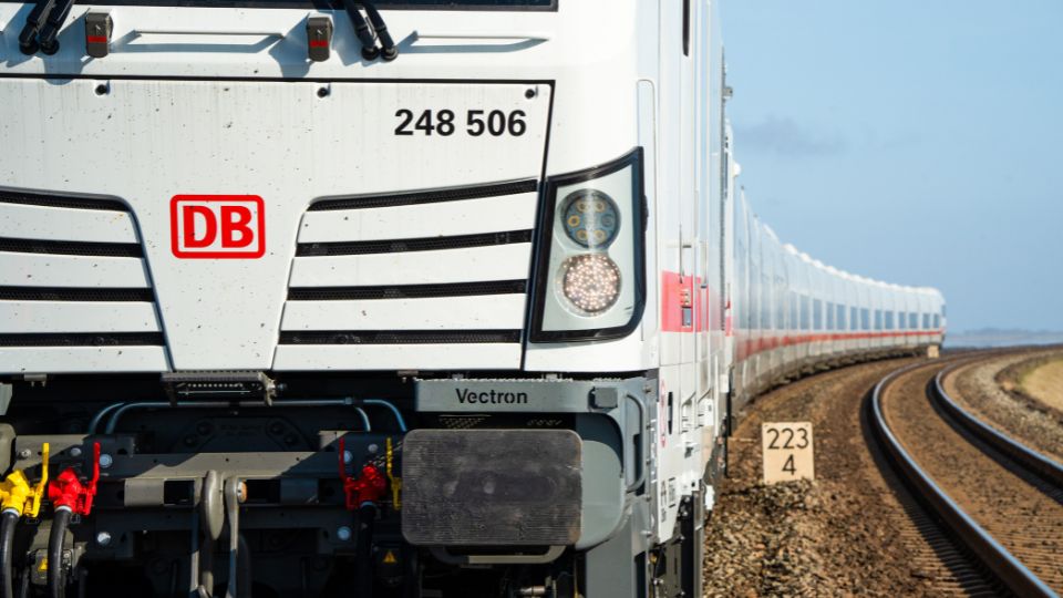 Talgo 230 w barwach Deutsche Bahn już jeździ na wyspę Sylt