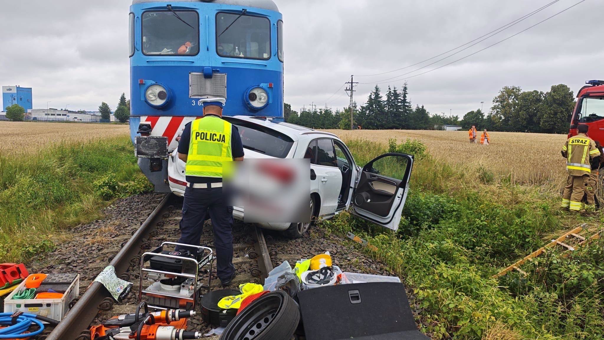 Śmiertelny wypadek na przejeździe kolejowym w Kiszkowie