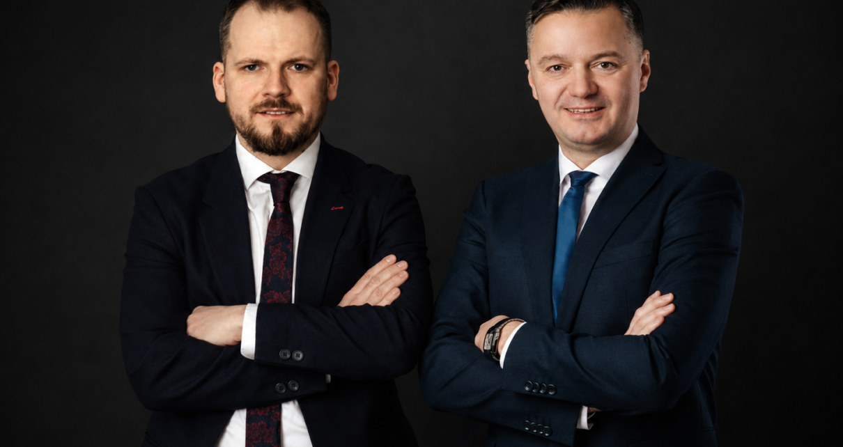 Od lewej: Patryk Żeleźnik, członek zarządu Laude Smart Intermodal i Marcin Witczak, prezes zarządu Laude Smart Intermodal.