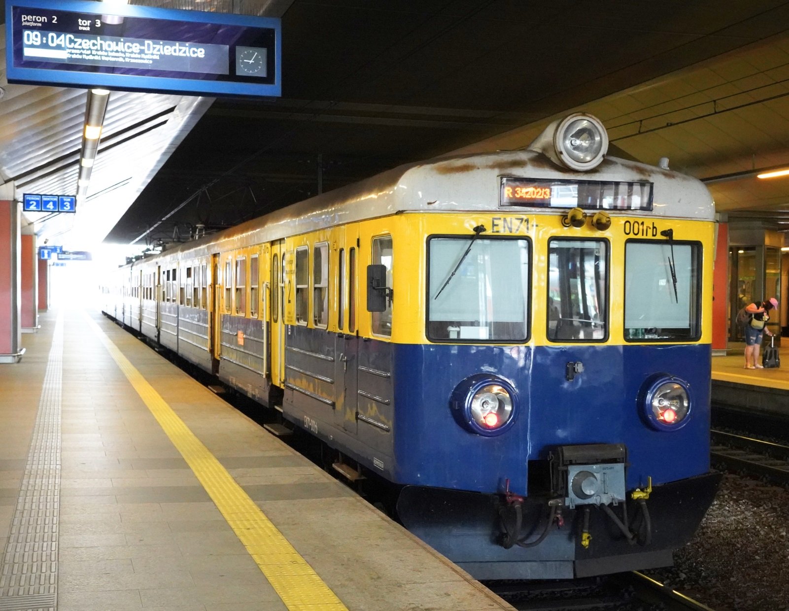 Zabytkowy EN71-001 doposażony w system GSM-R wraca na szlaki