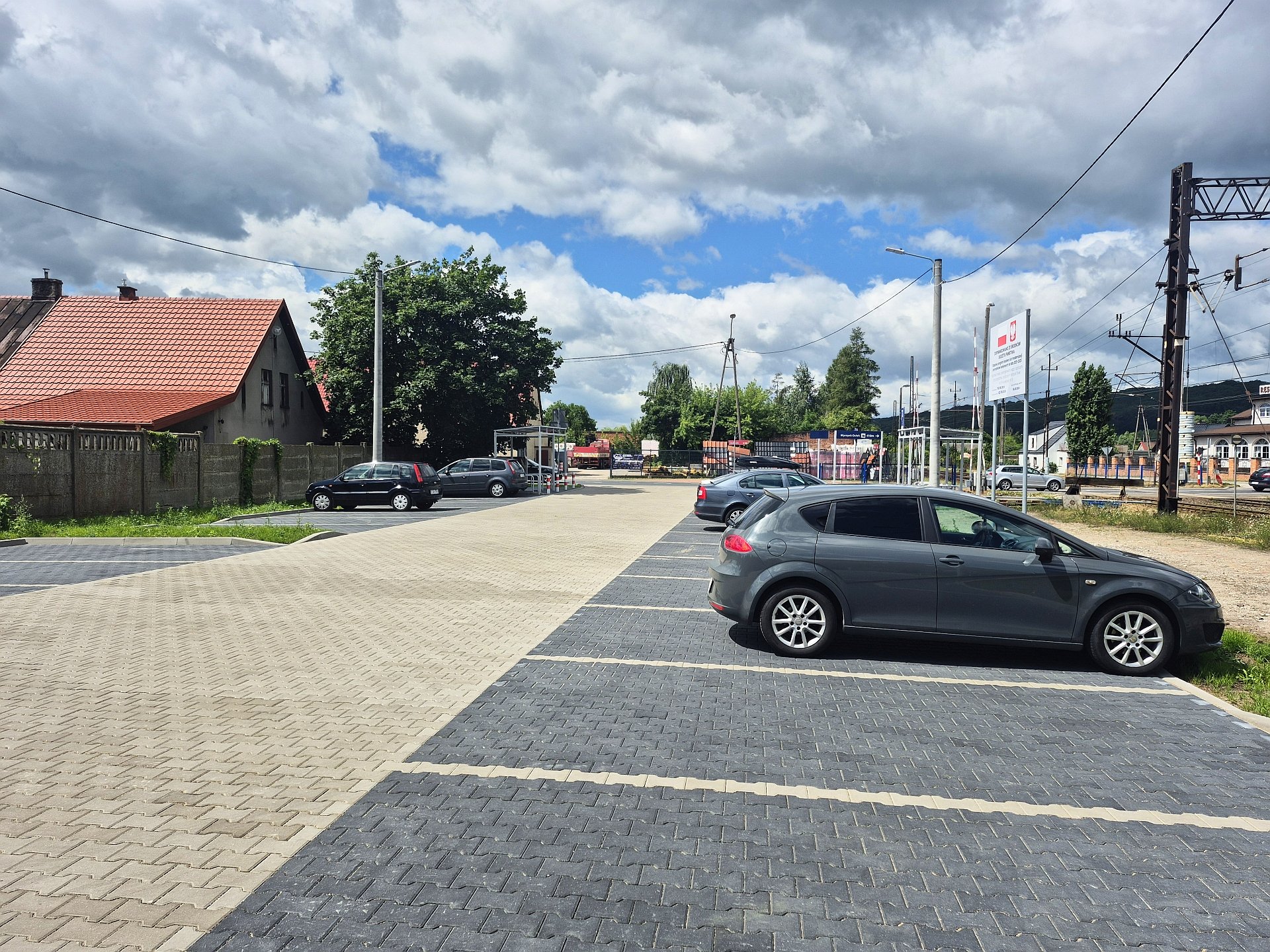 Nowe parkingi przy stacjach kolejowych w północnej Wielkopolsce. Łatwiejsze dojazdy do pracy i szkoły