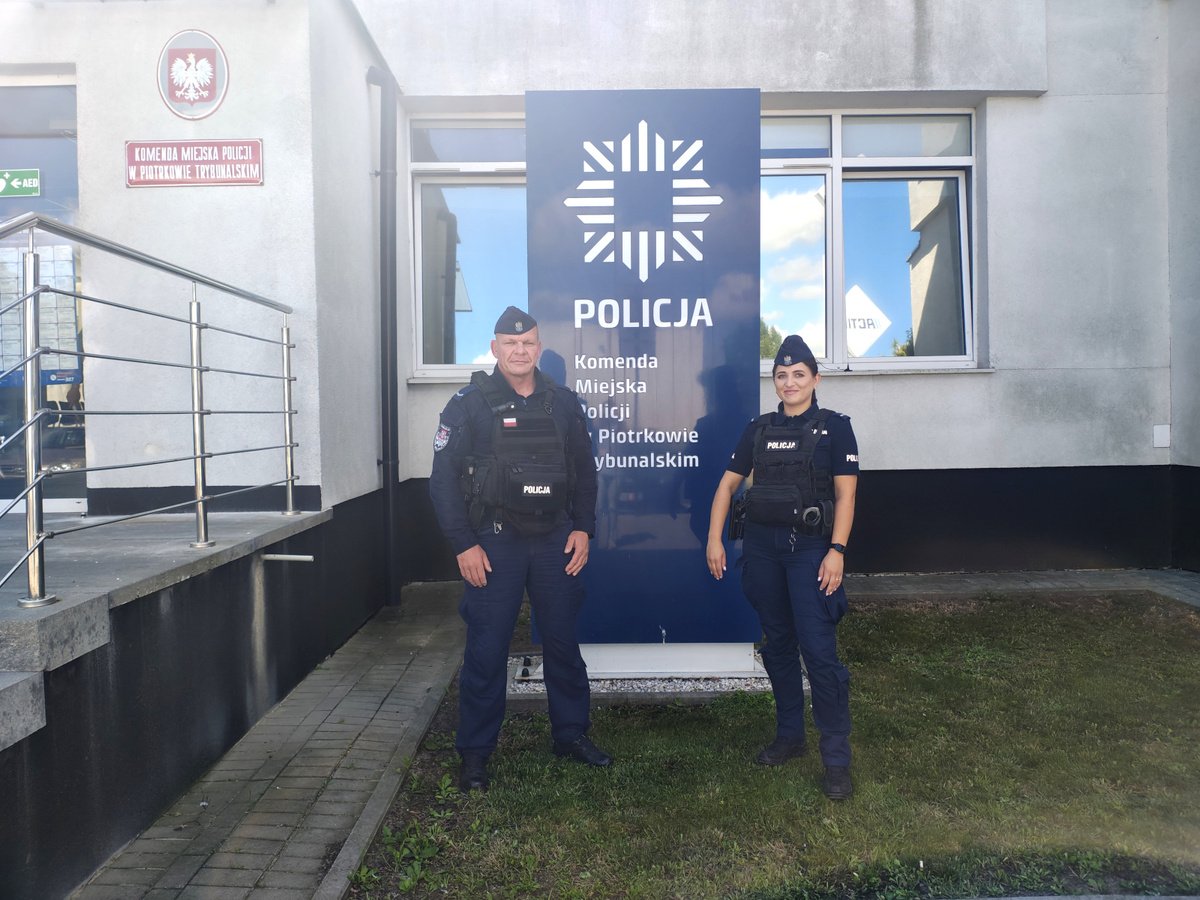 O krok od tragedii. Policjanci uratowali 20-latka leżącego na torach