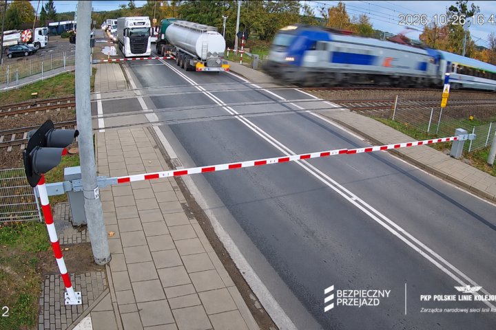 Sekundy od groźnego zdarzenia na przejeździe w Poznaniu