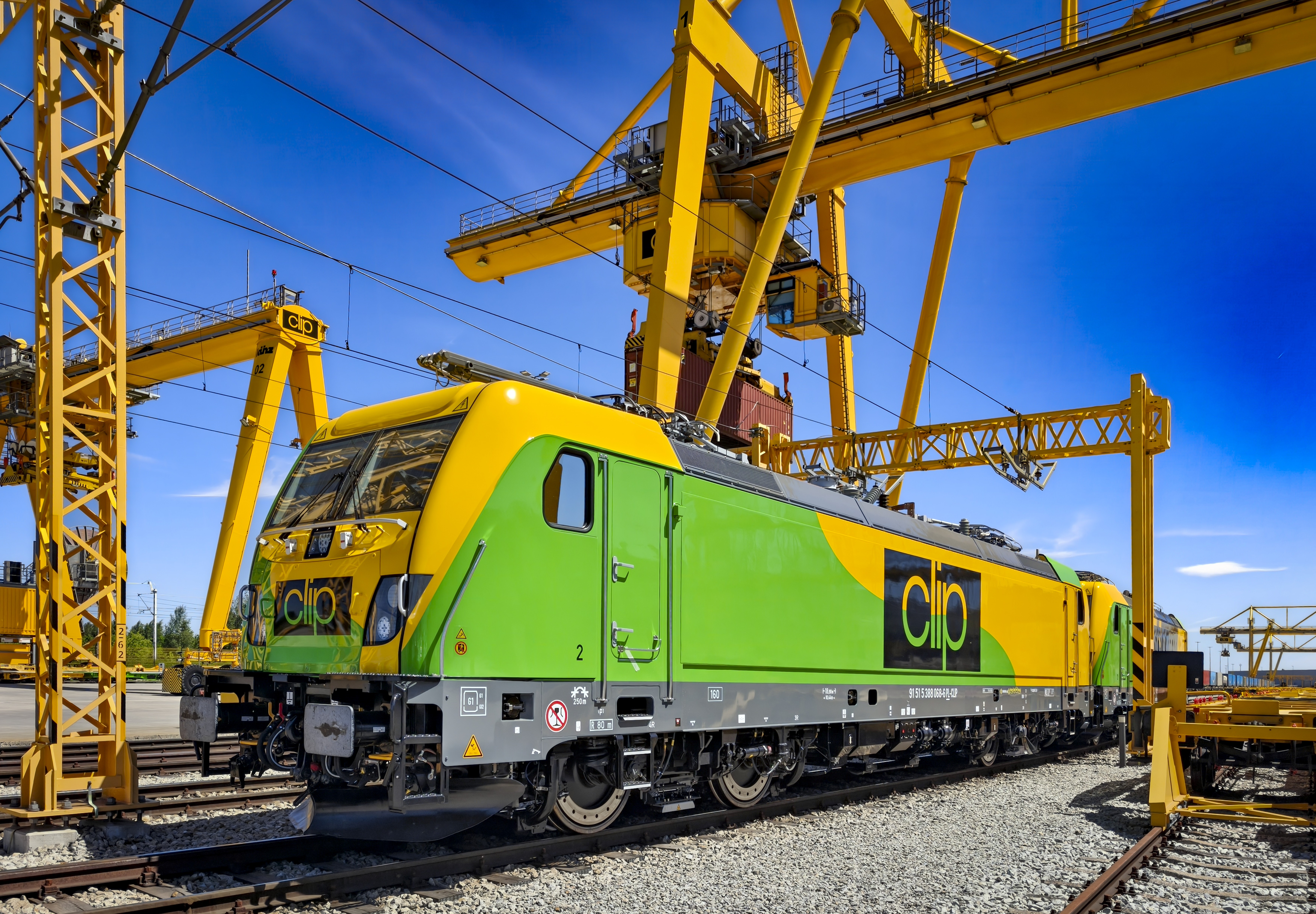 18 nowych lokomotyw Traxx Universal dla CLIP Intermodal. Nadwozia wyprodukowano we Wrocławiu