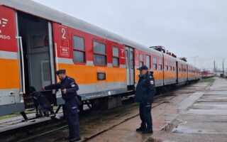 Czworonożni agenci w pociągach POLREGIO. Służby trenowały na bocznicy w Iławie