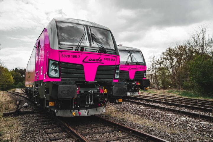Różowe Vectrony Laude Smart Intermodal wjechały do Holandii