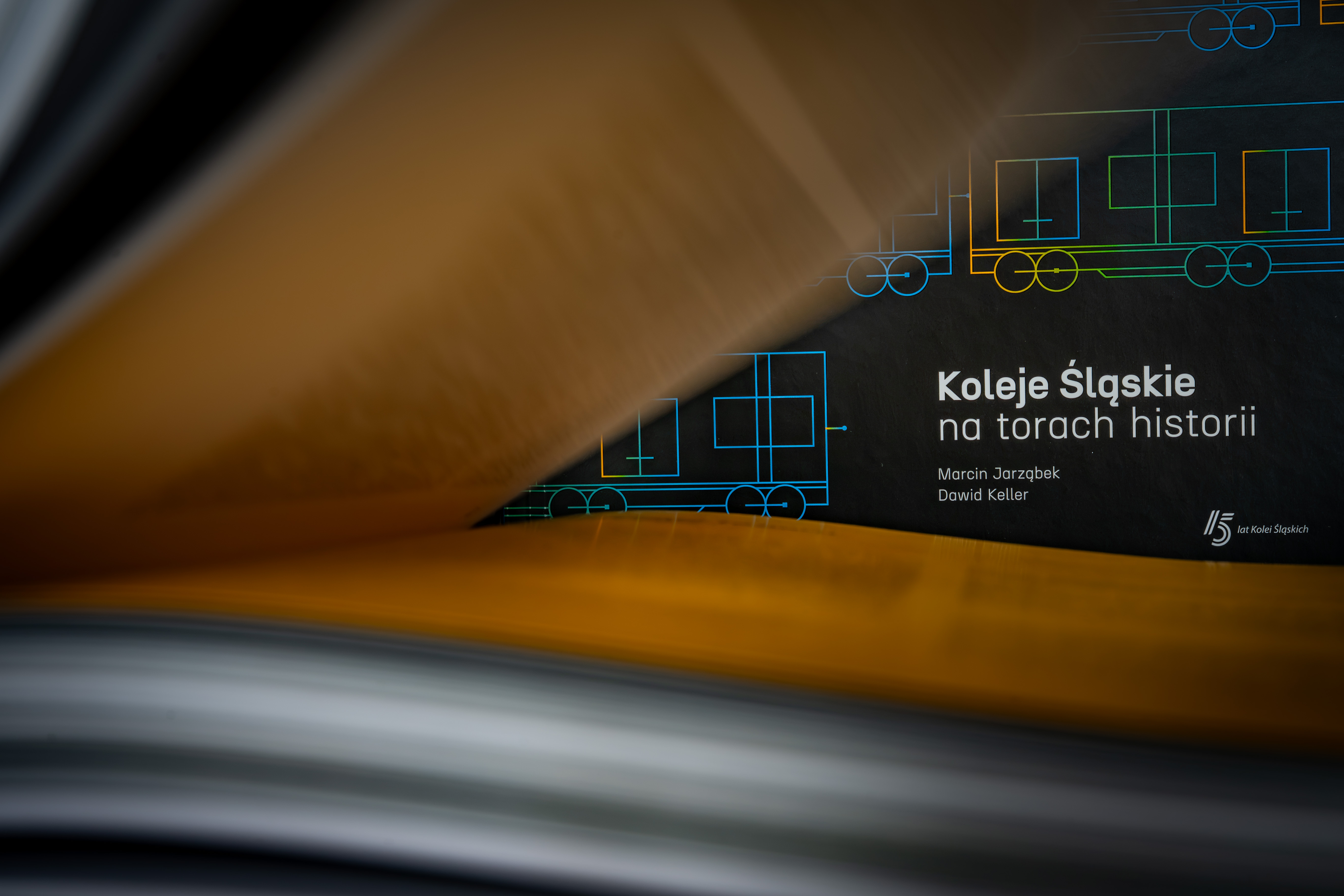 „Koleje Śląskie na torach historii” – wyjątkowa monografia na 15-lecie regionalnego przewoźnika już w sprzedaży