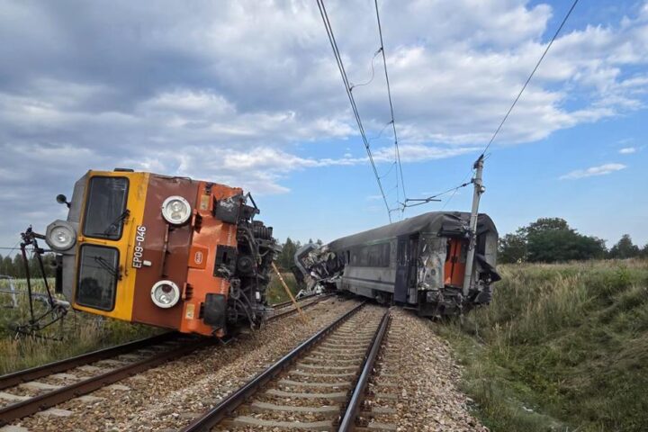 Sokolniki Suche: zmarł kierowca ciężarówki uczestniczącej w katastrofie kolejowej